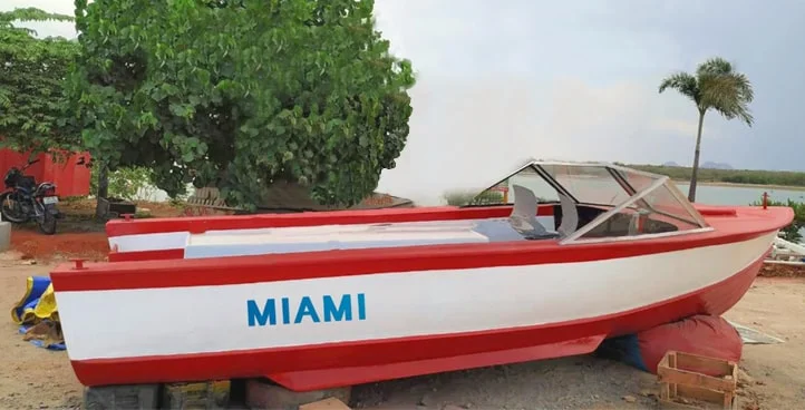 Miami Boat (8-12 Seater)